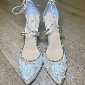 Bella belle lace white & gold heel
